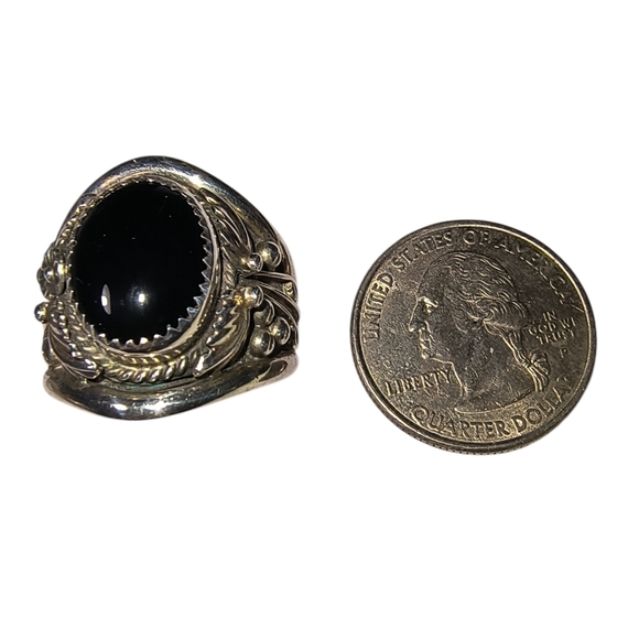 Native American Signed Black Onyx And Sterling Silver Heavy Wide Band Ring - Picture 5 of 11